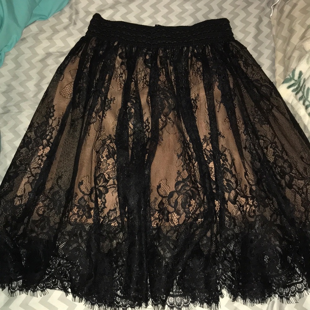 Lace skirt with tool